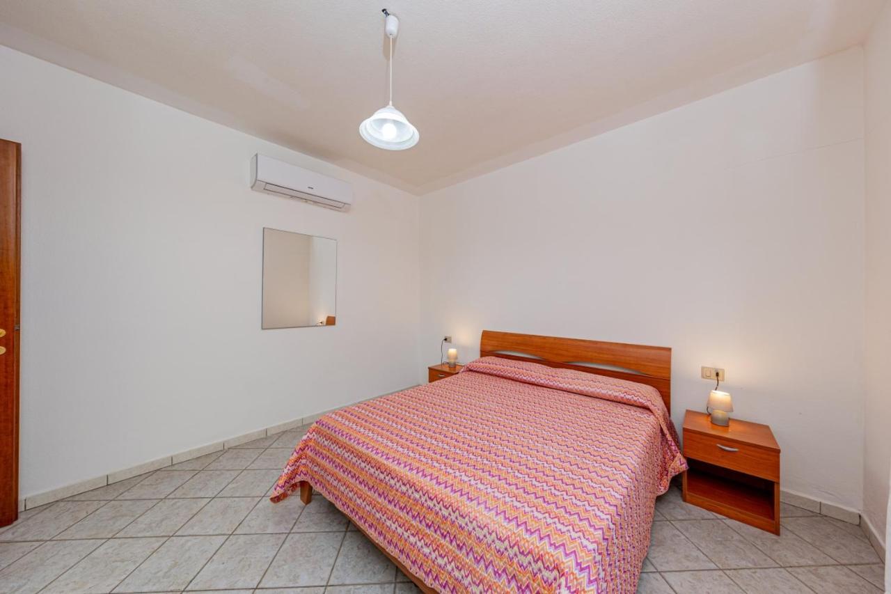 Appartamento Residenziale Trilocale 6 Posti Letto Via Sardegna San Teodoro San Teodoro  Extérieur photo